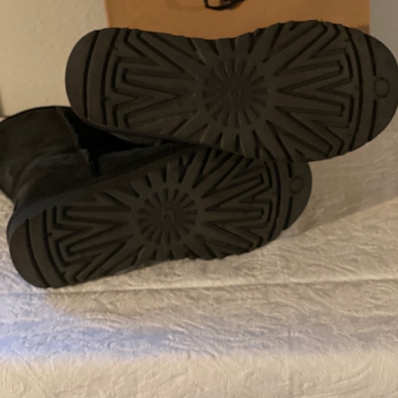 UGG Classic Short Wool lined leather Boot - Picture 2 of 4